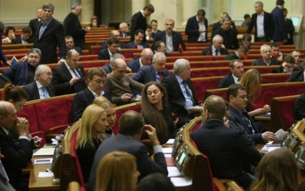 Парламентский кризис: депутатская группа оказалась на грани роспуска