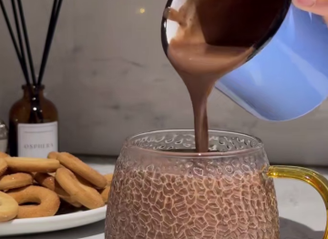 Горячий шоколад, кадр из видео