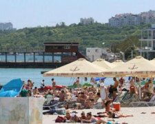 Соцсети высмеяли "переполненные" крымские курорты