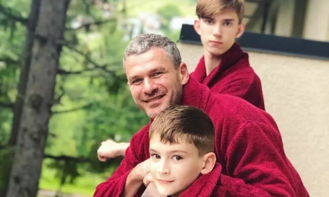 Арсен Мірзоян з синами, фото з Instagram