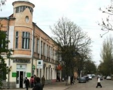  У Запоріжжі учень впав з третього поверху школи