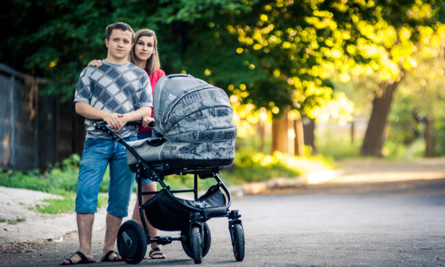 Молоді батьки