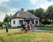 Пирогово у вогні: музей перетворився на попелище