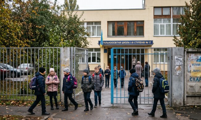 школа фасад учні