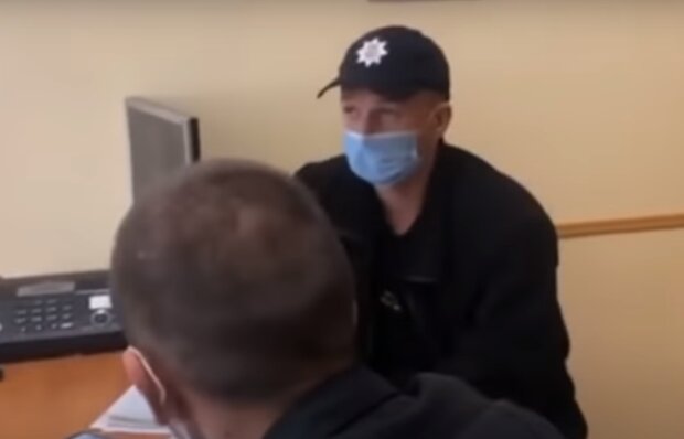 У Тернополі охорона офісу натрапила на переляканого горе-злодія - "Я тут ховаюся"