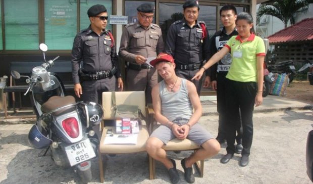 В Таиланде украинец попался на краже из магазина, граничащего с полицией