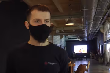 Родина з Франківська знайшла спосіб обійтися без пластикових пакетів і економити на покупках: за зайві 2 гривні не сваряться