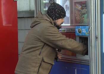 Киоск с сигаретами, кадр из видео