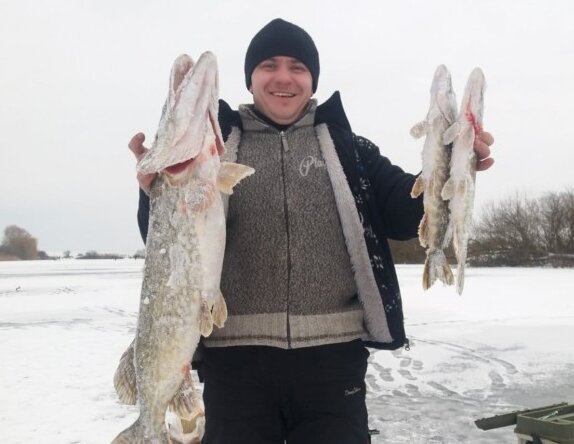 В Тернополе рыбак выловил зубастого монстра, ухи - на всю зиму: 7 килограммов!