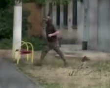 працівники ТЦК викрали собаку в Одесі \ кадр з відео 