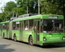 Транспортний скандал у столиці: оболонцям поміняли нові тролейбуси на старі