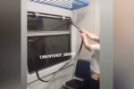 У Дніпрі банда нахабних малоліток розгромила електричку: "Катайтеся без вікон"