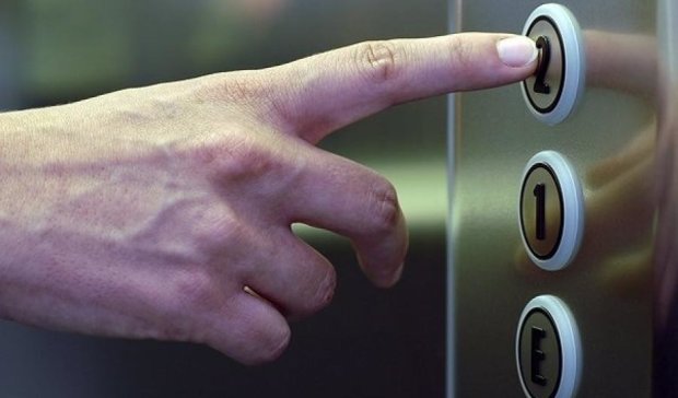Добегался: в Киеве задержали вора лифтовых катушек