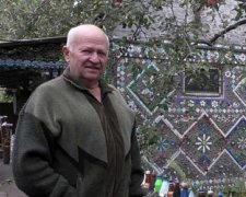 Коли вийшов на пенсію: волинянин перетворив свій будинок у вишиванку