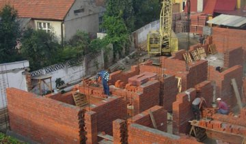 В Мукачево миллиардер строит дом в историческом центре города (фото, видео)