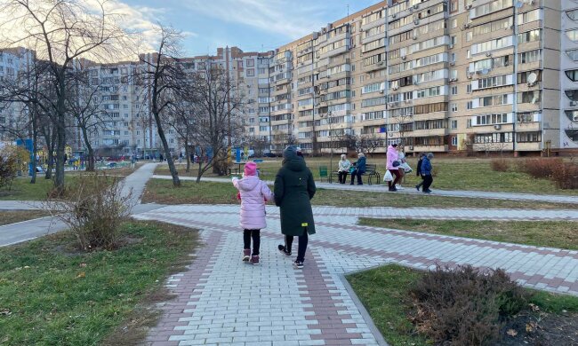 Детям в Украине обещают выплатить по $10 000: как это будет работать и кому светит "счастливое будущее"