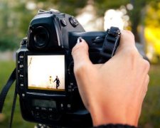 Привабливі подружки нареченої спокусили фотографа