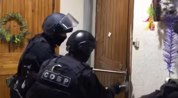 Родители сожгли приемных детей, когда они устали работать
