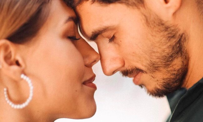 "Холостяк" Добринін і Квіткова показали домашні ніжності без одягу: "Такі солодкі"