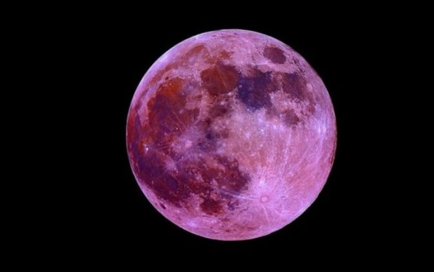Пасхальний тиждень здивує незвичним Місяцем