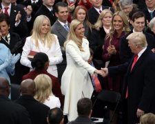 Дочки Трампа роздяглися для привітання