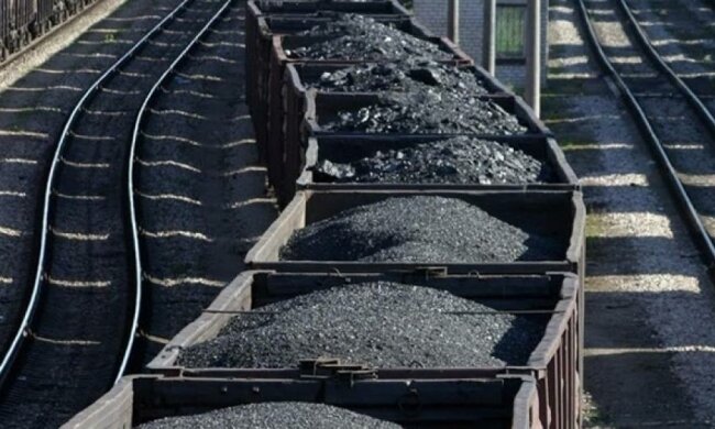 Из Донбасса ежедневно вывозят тысячи тонн угля - свидетель
