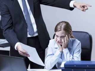 Мобінг, звільнення - фото zen.yandex