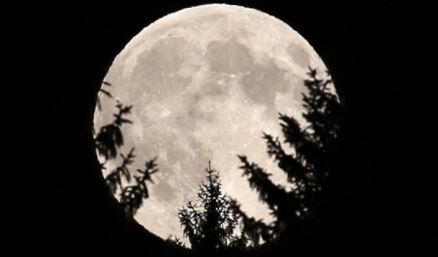   Лунное затмение - вид из космоса (видео)