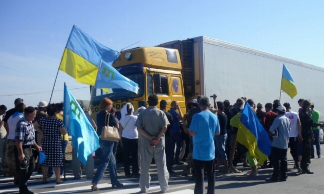 Активисты требуют полного отключения Крыма от электричества