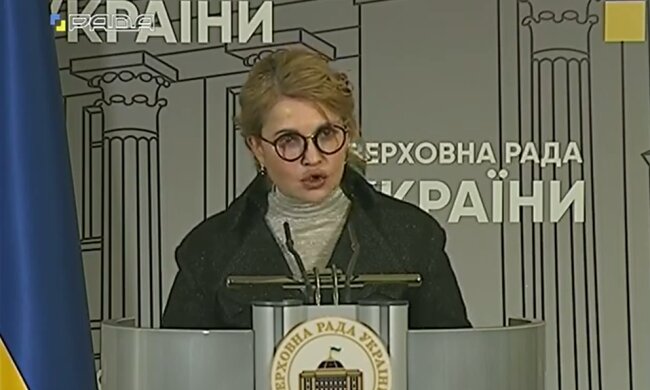 Тимошенко заговорила про "санкції", але публіка накинулася на новий імідж та атрибут Гаррі Поттера