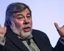 Apple образилася на Маска