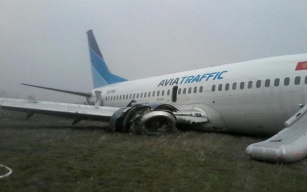 Польский самолет сломался прямо в воздухе
