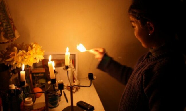 Мешканці окупованого Криму вимагаючи електрики, перекривали трасу