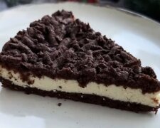 Шоколадний тертий пиріг із сирною начинкою: фото скрін рецепту
