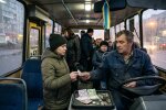 маршрутка салон пасажири проїзд гривні