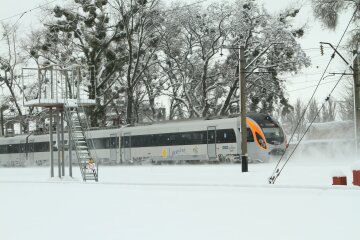 Залізна дорога - фото Укрзалізниця