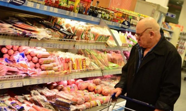 Улюблений продукт українцям може лише снитися, їсти ціни не дозволять
