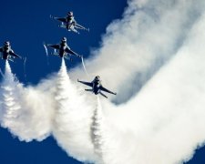 У мережі з'явилися моторошні кадри останнього авіашоу пілота (ВІДЕО 18+)