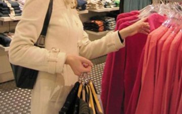 Беременная женщина помогла украсть выручку магазина 