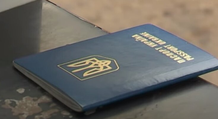 Выезд за границу, паспорт. Фото: скриншот Youtube