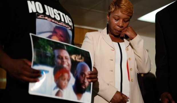 Резонансне вбивство підлітка у Фергюсоні: нове відео зруйнує версію копів