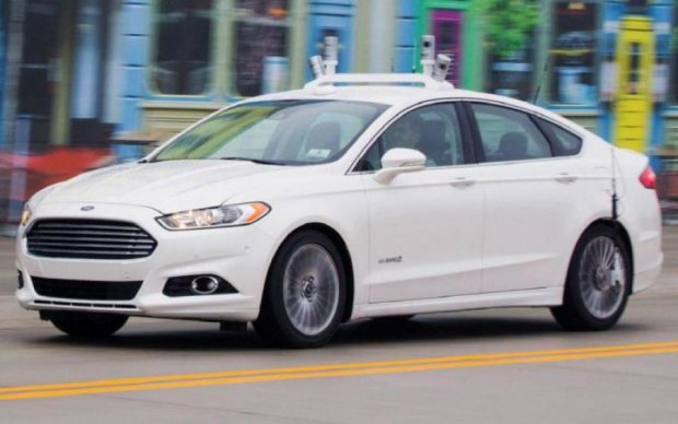 Ford запатентувала систему "змішаного водіння"