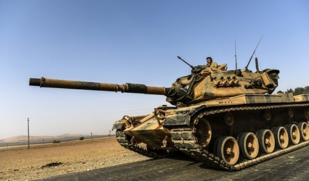 Турецькі танки вторглися в Сирію