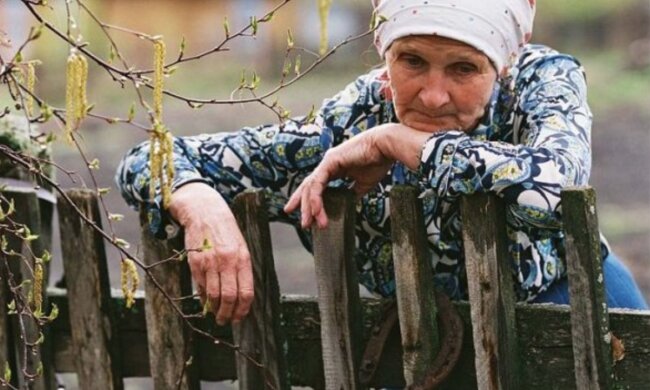 Вооруженный до зубов военный ворвался в дом пенсионеров на Винничине: честь погонов опозорил на всю Украину