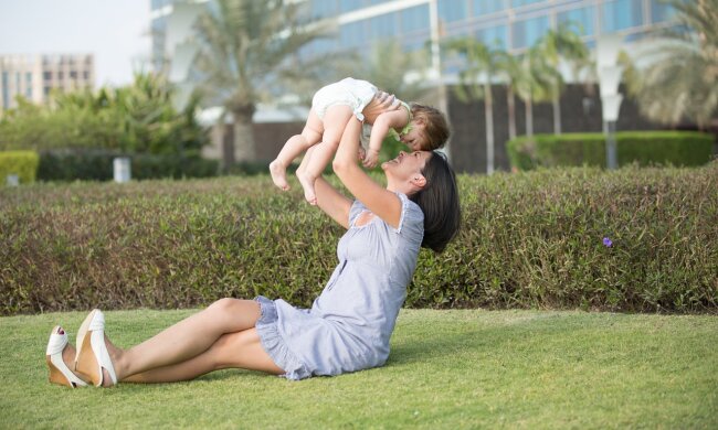 мать с ребенком / фото: Pixabay