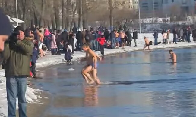 Крещение, кадр из видео