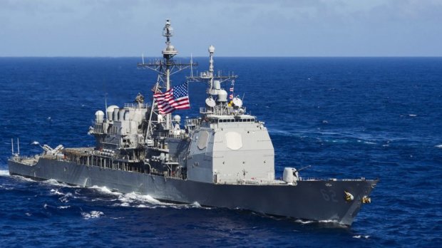 Крейсер США устроил "войну за территорию" с российским кораблем: еще бы секунда - и все