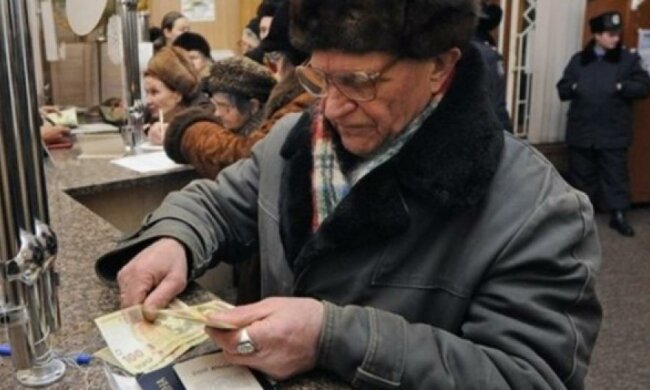 Переселенцы получат в июле платежные карты-пенсионные удостоверения 