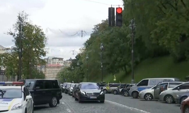 Кияни вимагають дешевого розмитнення євроблях - у Зеленського от-от приймуть рішення