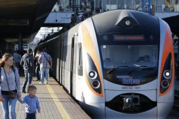 Чиновник УЗ не доплатив аліментів на 1,1 млн грн